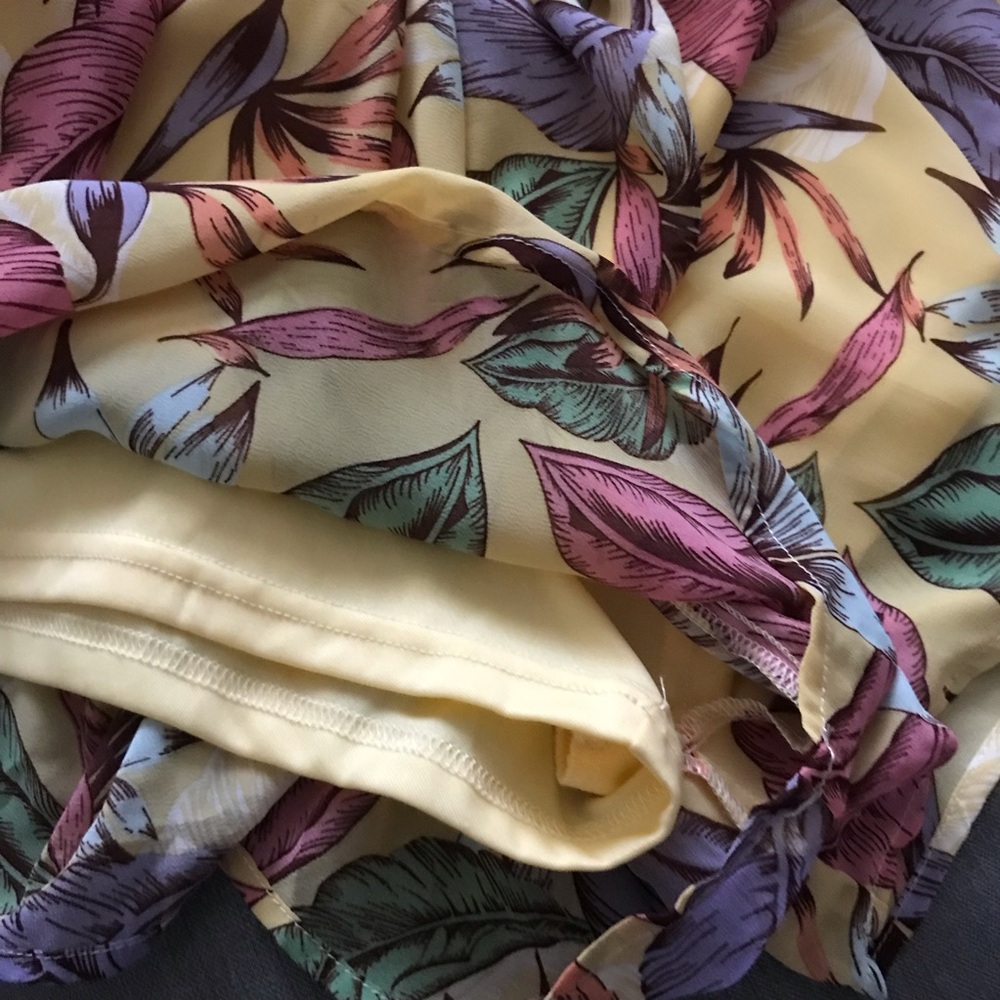 Gorgeous Floral Wrap Romper with Sash NWOT - Picture 6 of 7